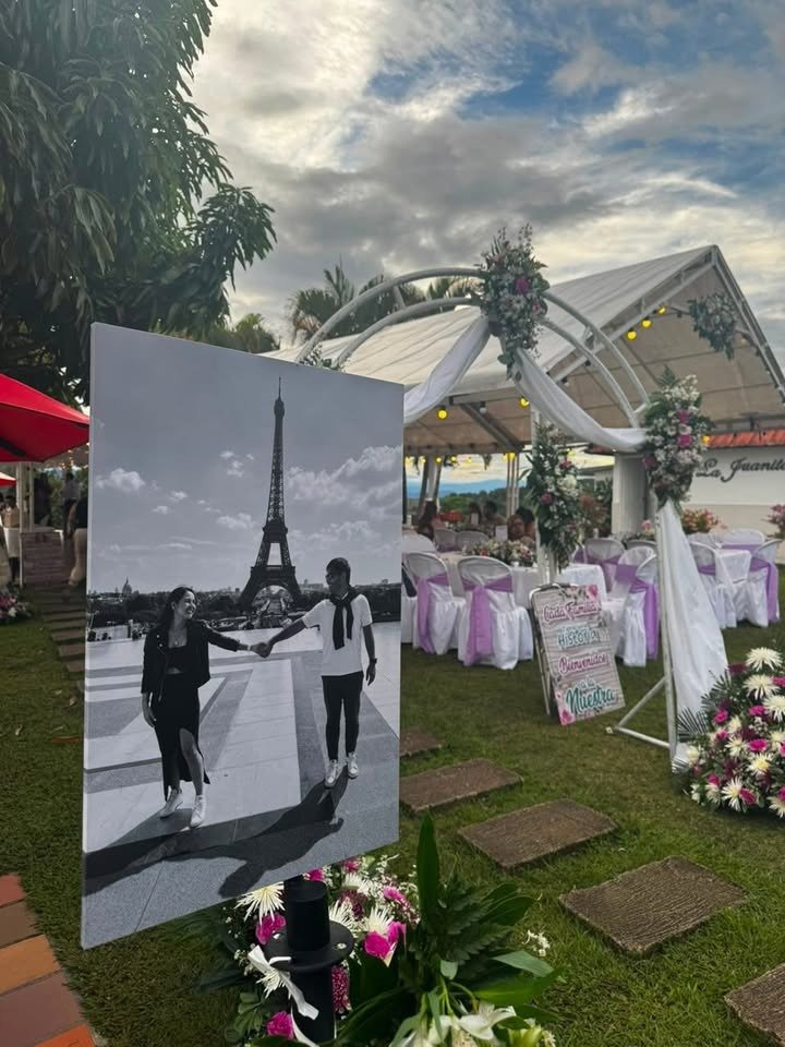Montaje de celebración al aire libre realizado por Banquetes Santa Clara BTL